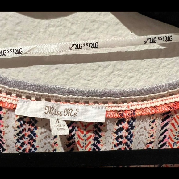 womens mesh orange sleeve t shirt with a super cute colorful print - Picture 3 of 4